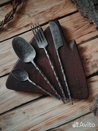Кованые столовые приборы