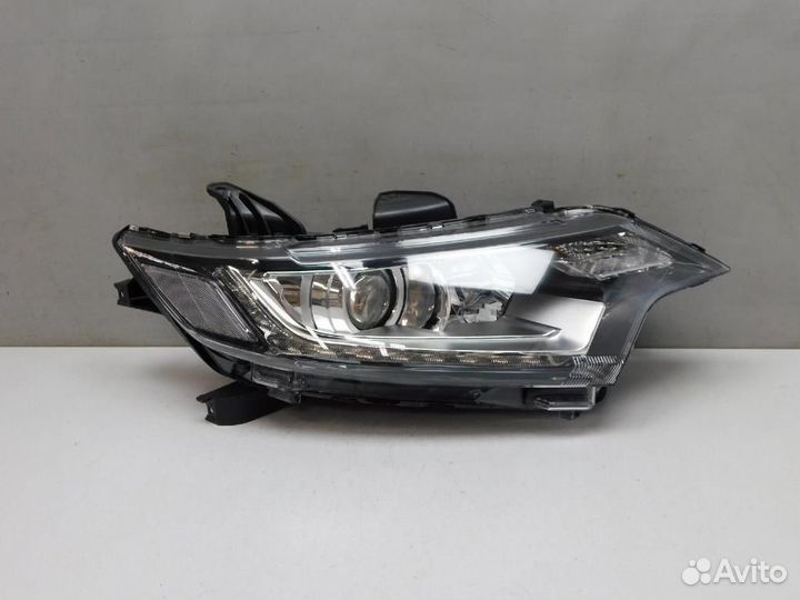 Фара правая Mitsubishi Outlander