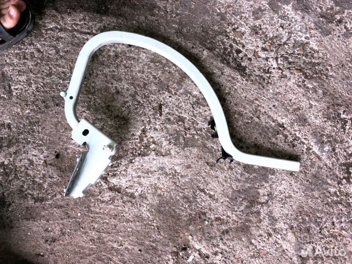 Петля крышки багажника левая Volkswagen