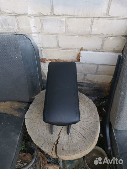 Подлокотник Рено Сандеро Логан Ларгус