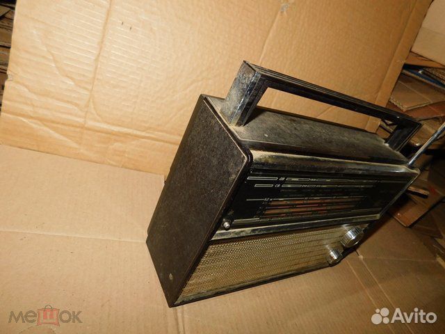 Старинный, транзисторный радиоприемник VEF-202ссср