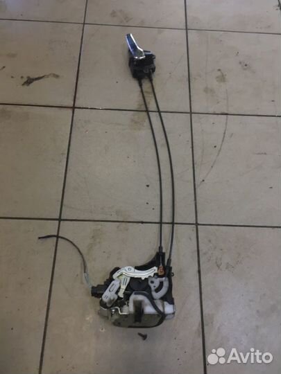 Замок дверной задний правый Mitsubishi Outlander 2