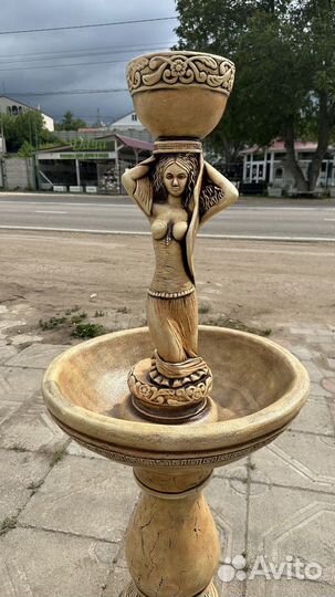 Фонтан Девушка с чашей на голове