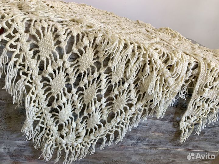 Шаль вязаная ажурная