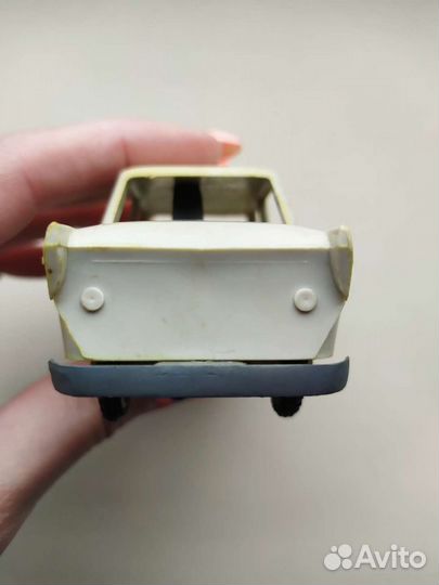 Модель автомобиля москвич СССР (заводной)