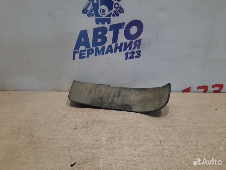 Брызговик правый Bmw 630 E63 N52B30A 2007