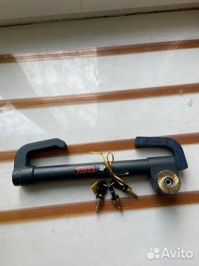 Замок противоугонный на руль автомобиля