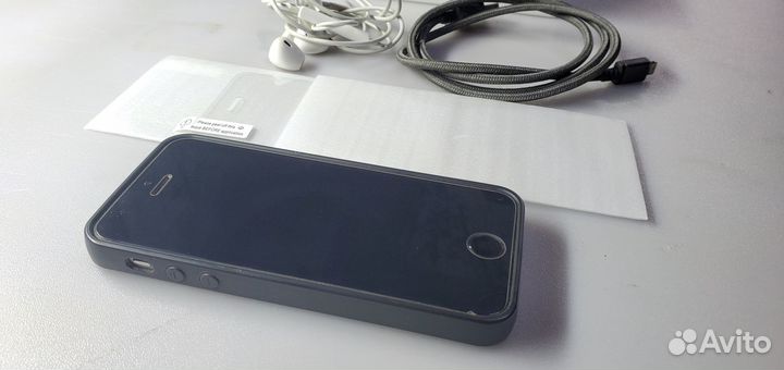 iPhone SE, 32 ГБ