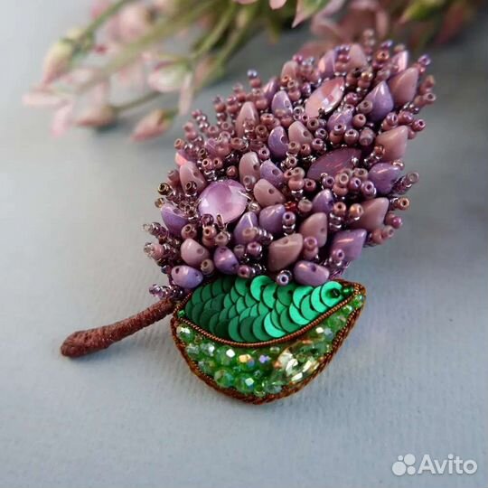 Брошь из бисера Веточка Сирени Цветущая Сирень