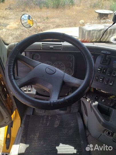 Freightliner CL120064ST, 2003
