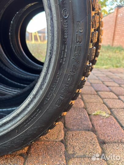 Nokian Tyres Hakkapeliitta 9 235/45 R18 98T