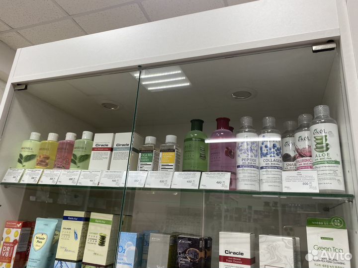 Стеллажи торговые/ Витрина/ ресепшн