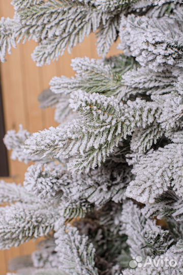 Елка искусственная заснеженная