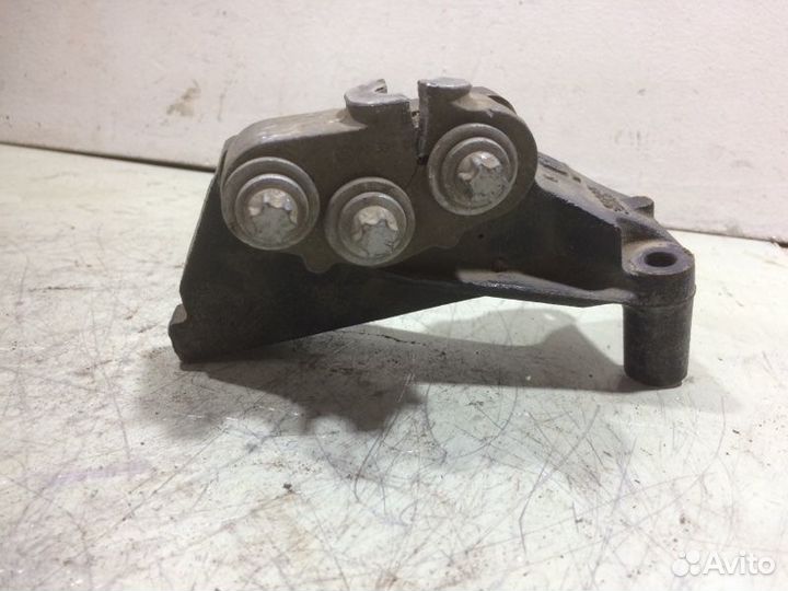 Кронштейн правый Opel Astra H H 2006-2015