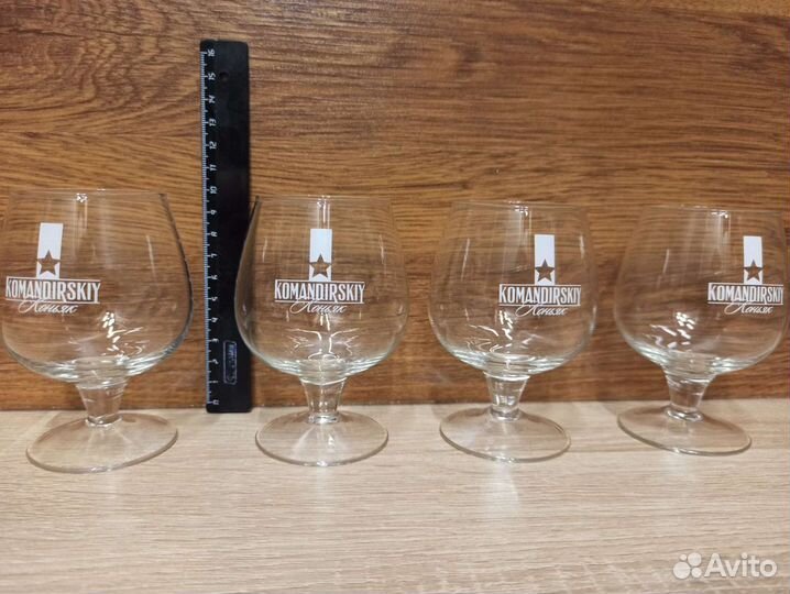 Графин, рюмки и фужеры