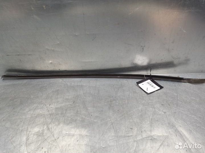 Молдинг лобового стекла Volkswagen Passat B5