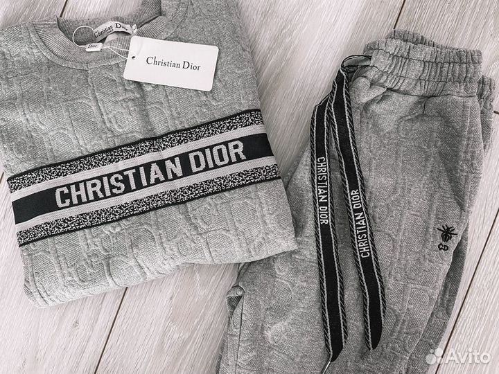 Костюм женский