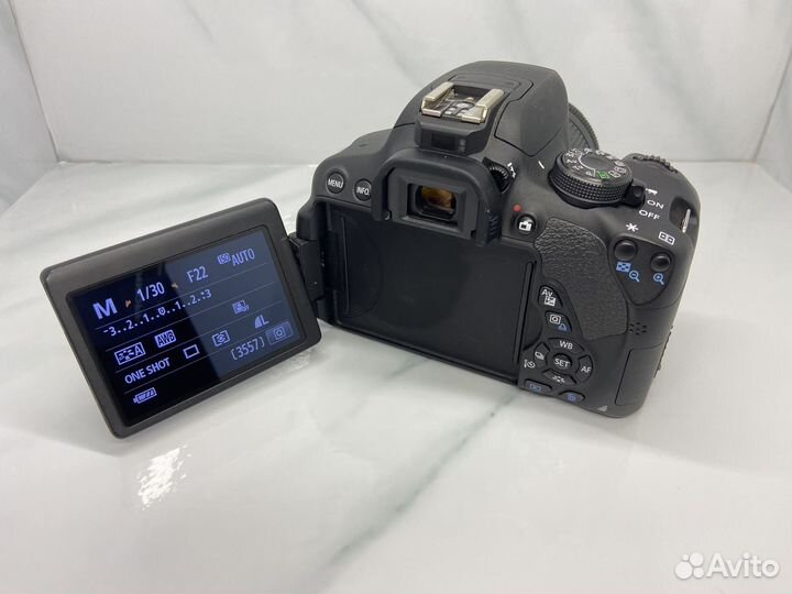 Зеркальный фотоаппарат Canon 700D + 18-55mm STM