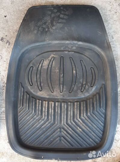 Автомобильные коврики универсальные