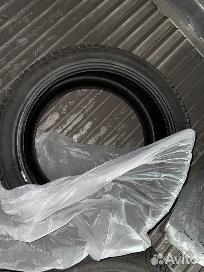 Nokian Tyres Hakkapeliitta R5 245/40 R20 и 275/35 R20