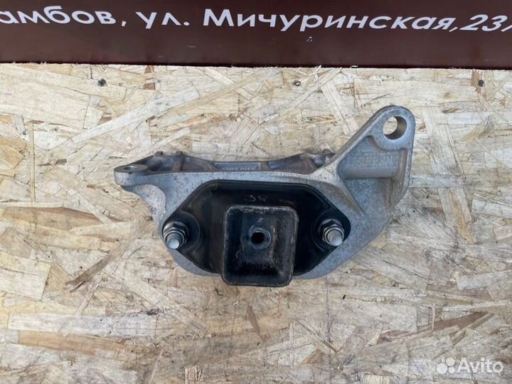 Опора МКПП Nissan Terrano