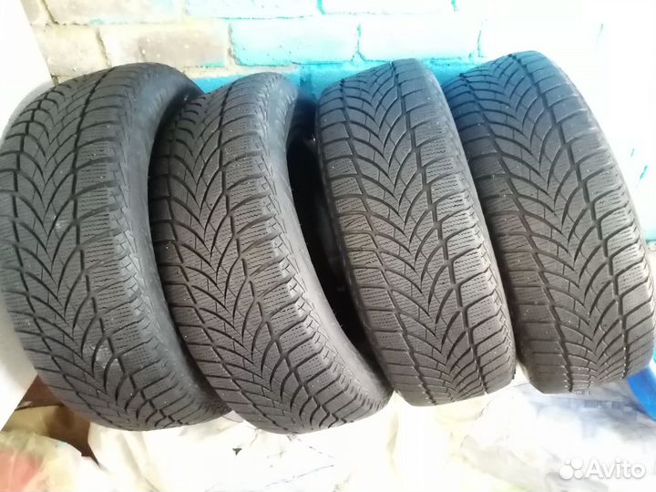Goodyear UltraGrip Ice 2 215/60 R16 99T