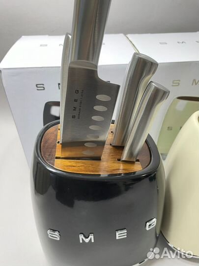 Smeg ножи набор, чёрный и бежевый. В наличии