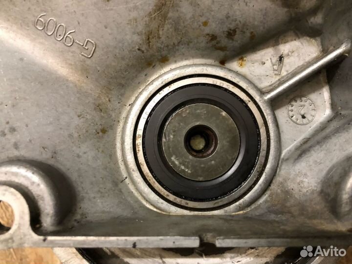 Лобовая крышка двигателя муфты W124 M103