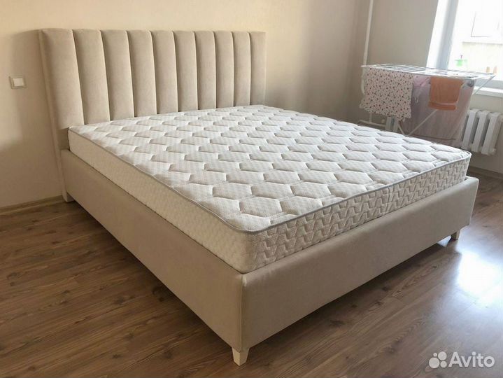 Кровать с изголовьем