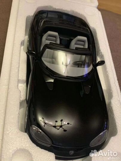 Модель автомобиля Dodge Viper 1/18