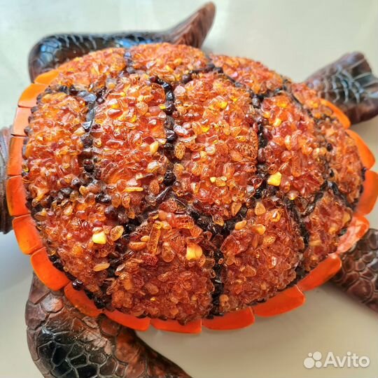Черепаха с янтарем
