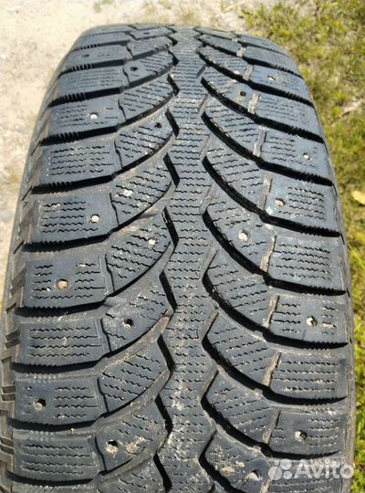 Bridgestone Blizzak Spike-01 225/65 R17