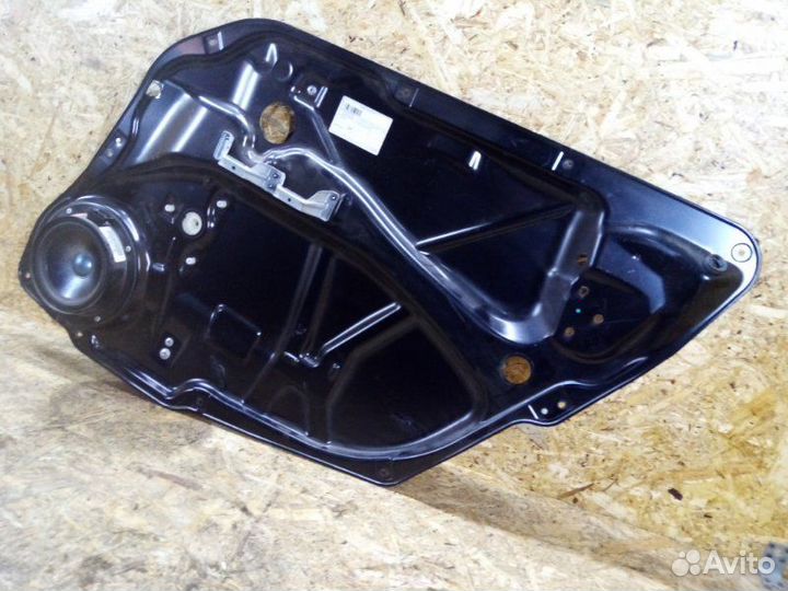 Стеклоподъемник задний правый Mercedes-Benz