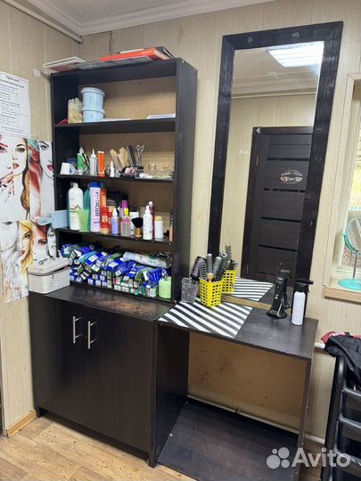 Шкаф и столик