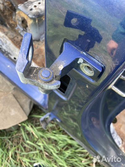 Петли задней правой двери Volkswagen Touareg nf