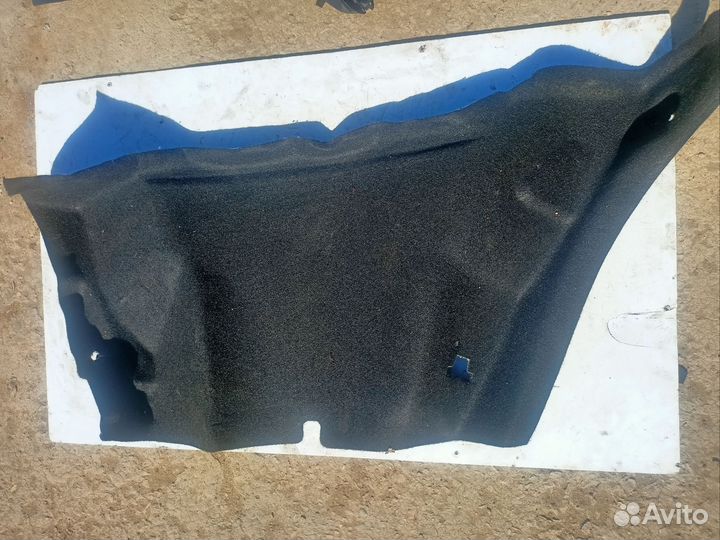 Обшивка отсека багажника правая Renault Sandero 2