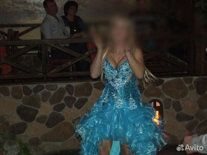 Вечернее платье 46 размера голубого цвета