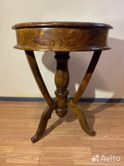 Старинный гостинный столик