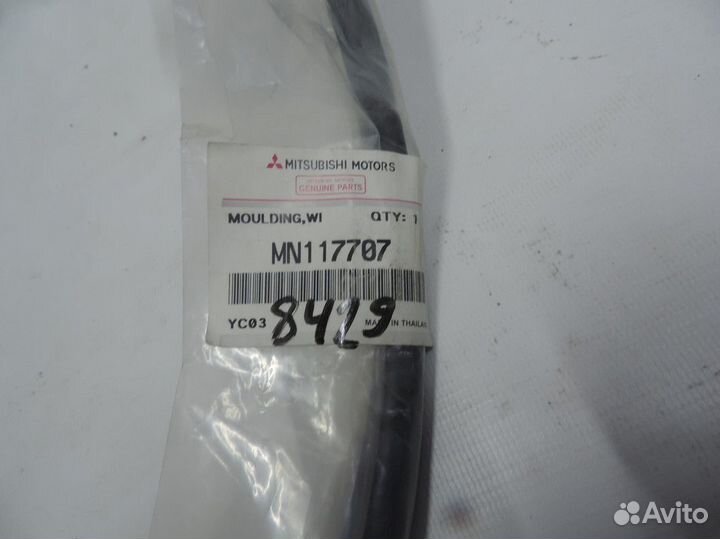 Молдинг лобового стекла Mitsubishi L200 2007 - 201