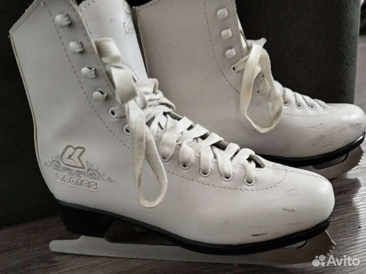 Коньки фигурные женские 38 размер