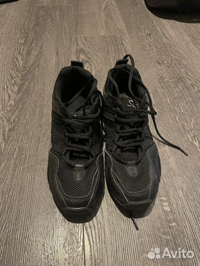 Танцевальные кроссовки