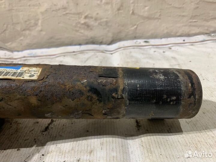 Амортизатор передний левый Volkswagen Passat B6