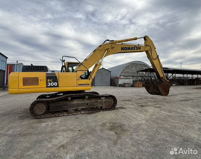 Гусеничный экскаватор Komatsu PC300-8M0, 2015