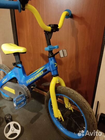 Четырёхколёсный детский велосипед
