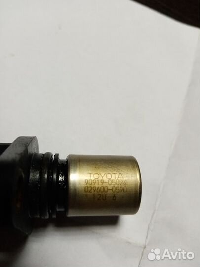 Датчик распредвала тойота авенсис 1 Т 220
