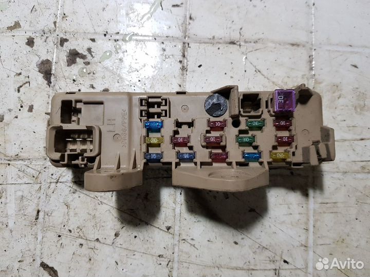 Блок предохранителей Mazda 323 F BJ 2002 1.6 МКПП