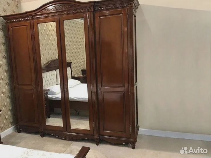 Шкаф 4х дверный с зеркалом 