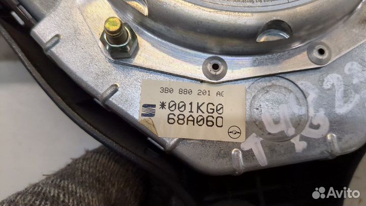 Подушка безопасности водителя Volkswagen Passat 5, 1999