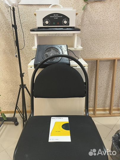 Маникюрный стол с пылесосом