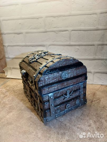 Сундук в пиратском стиле